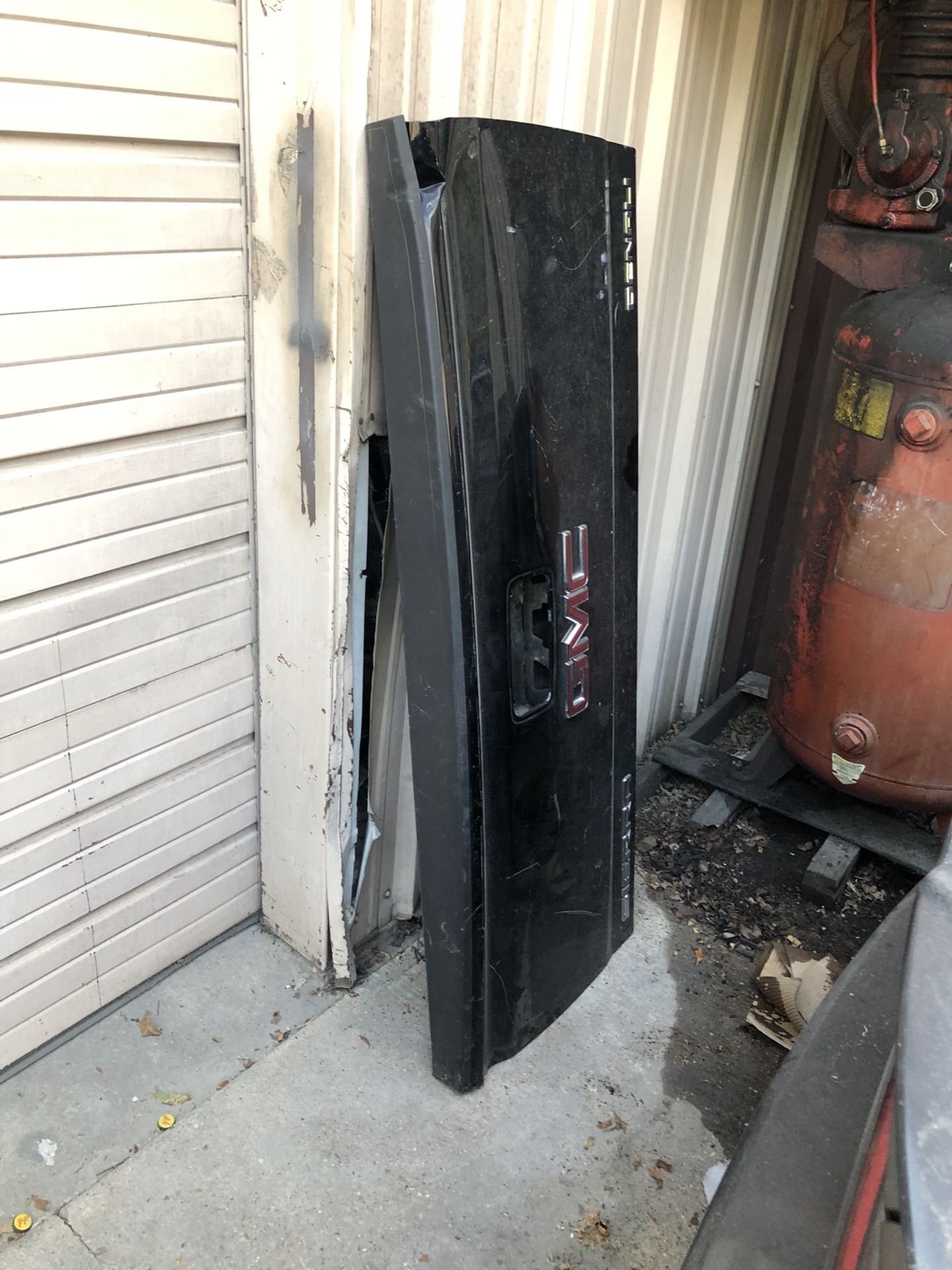 2014 -2018 GMC SIERRA DENALI TAILGATE OEM