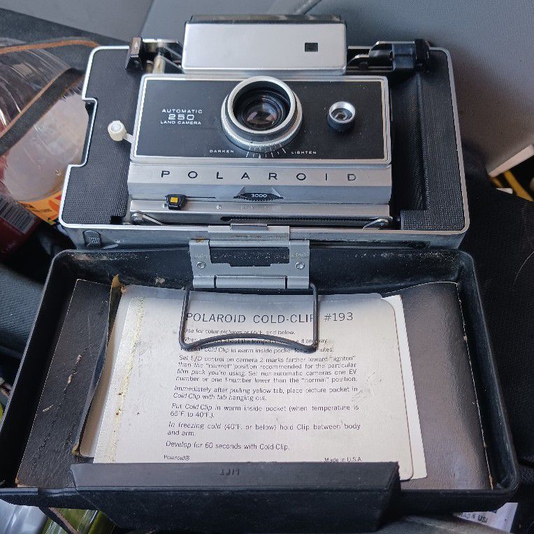 Poloroid Vintage Camera In Exvellent Condition