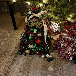 Christmas Wreaths, Raiders Wreaths Thumbnail
