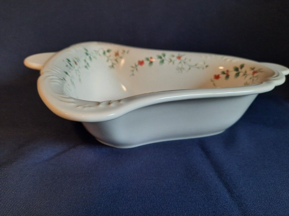 Pfaltzgraff Winterberry Bell Dish