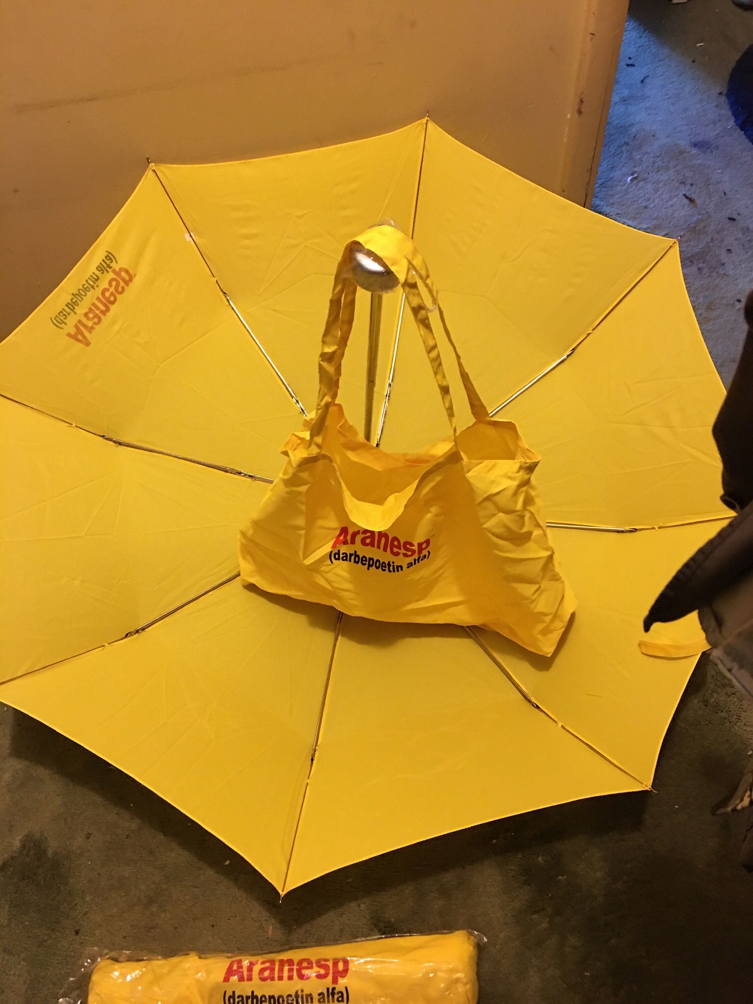 BRAND NEW 2-UMBRELLA WITH CARRIER BAG $20.00