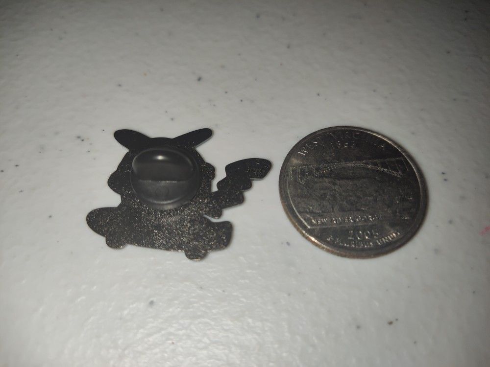 Pikachu Pokemon Pin Skateboarding