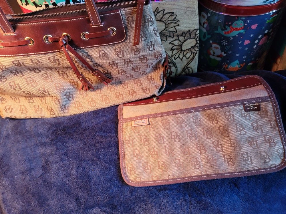 Dooney & Bourke Hand Bag