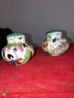 Antquie Pair Of Porcelain Kutani Salt & pepper Shakers From Japan Thumbnail