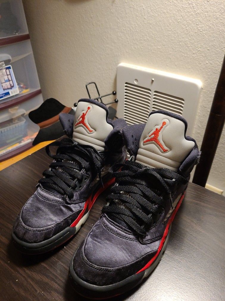 Satin bred