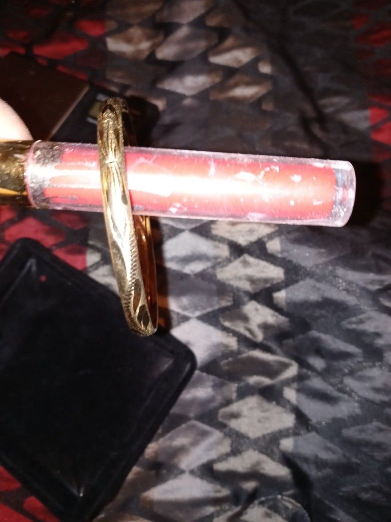 14k Gold Single Bangle..Flawless Condition..200$obo