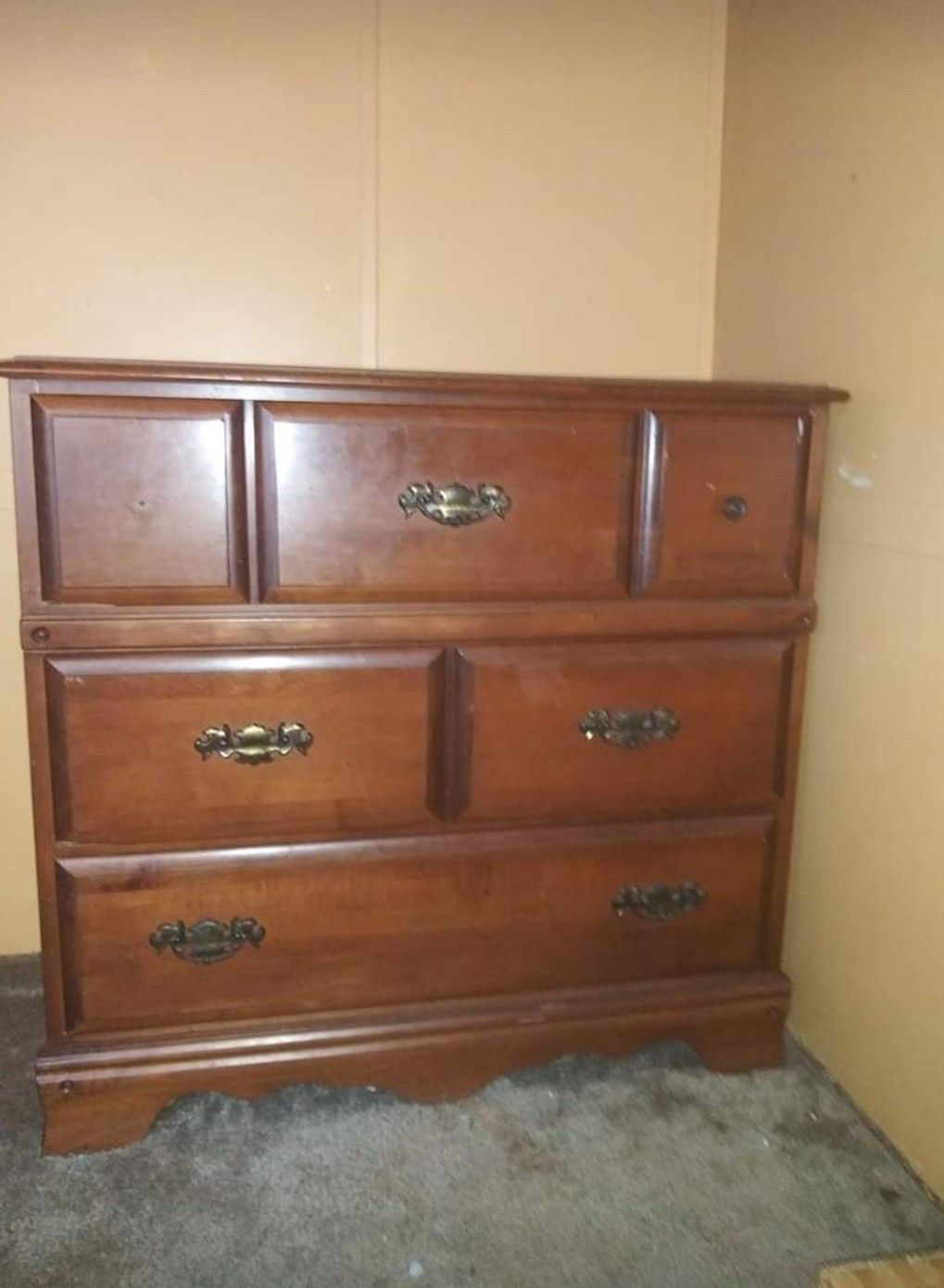 Dresser