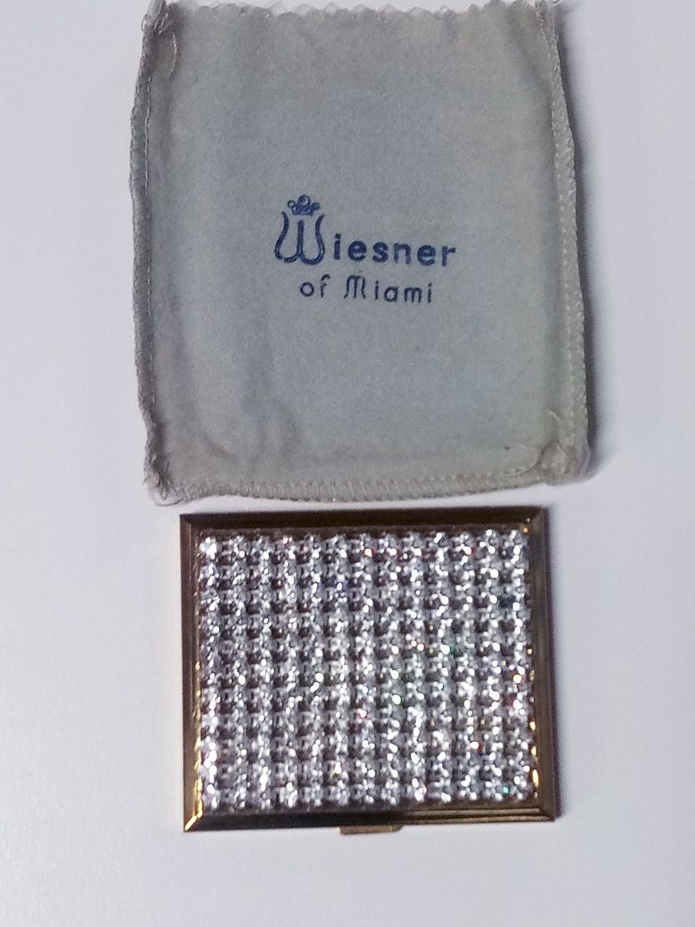 Weisner of Miami pill compact