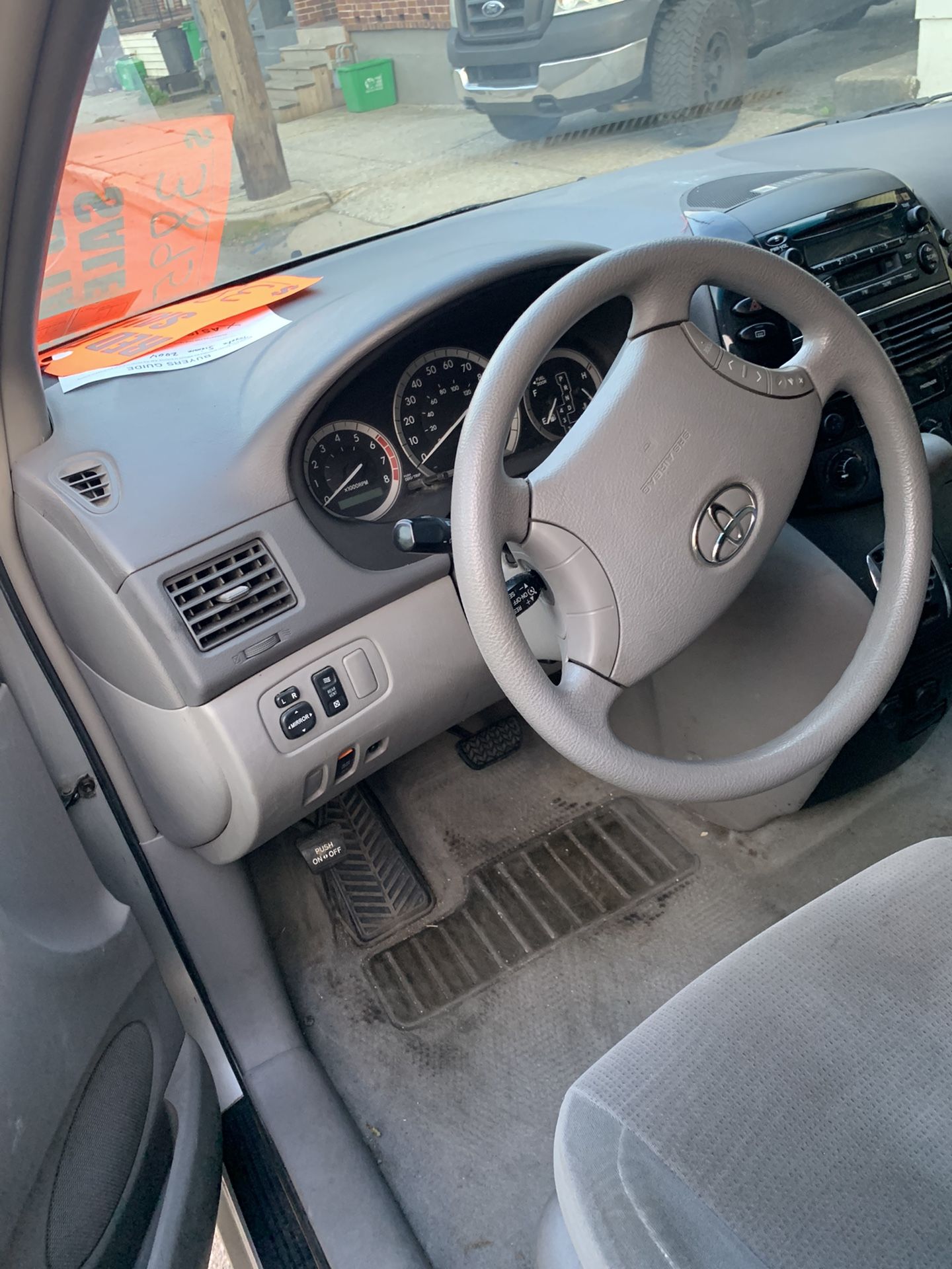 2004 Toyota Sienna