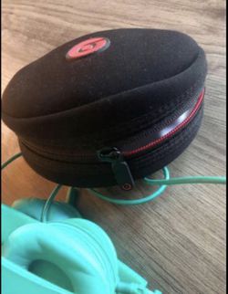 BEATS BY DR DRE Over-the-ear w/ Case! Thumbnail