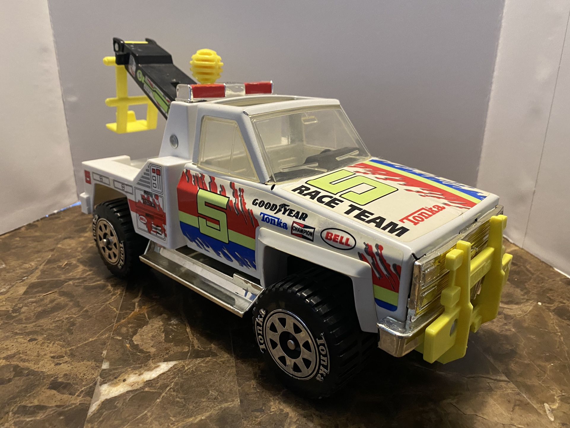 Vintage 1983 Large Tonka tow truck wrecker great condition colors Race Team 5. Measures 14” long.