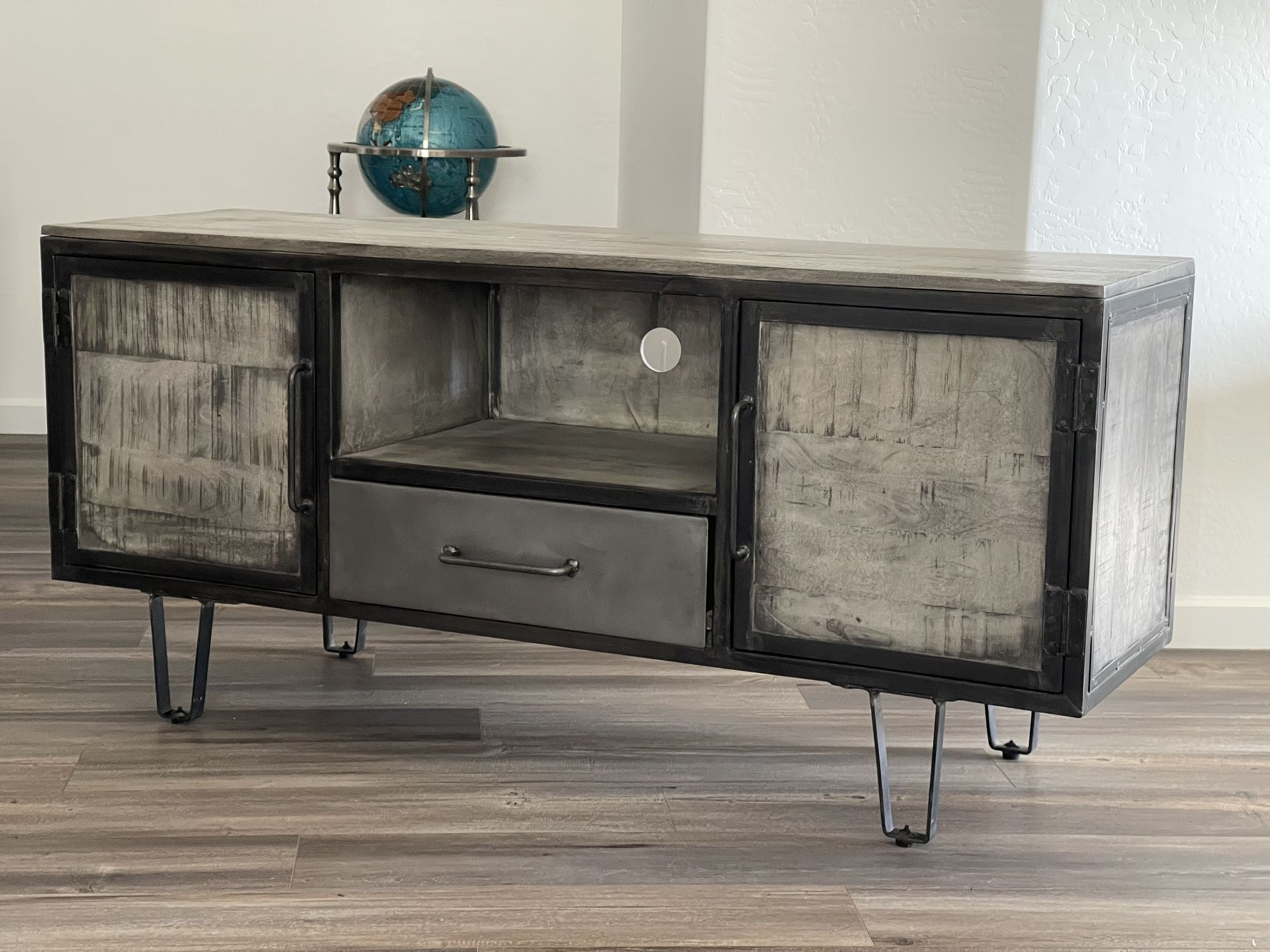 Industrial Media Console