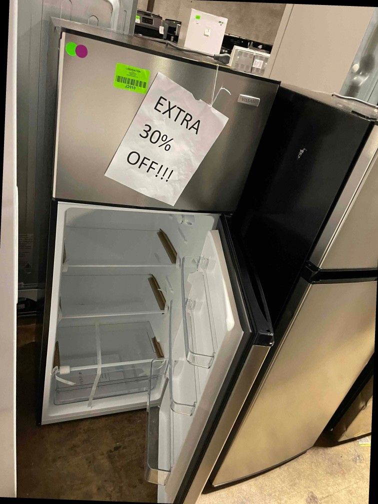 VISSANI MDFF7SS 7.1 cu. ft. Top Freezer Refrigerator for Sale in