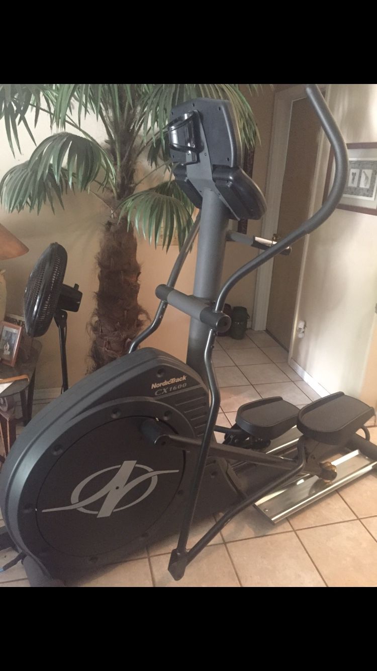 Nordic Track CX 1600 Elliptical Trainer (Elliptical Trainer) 700