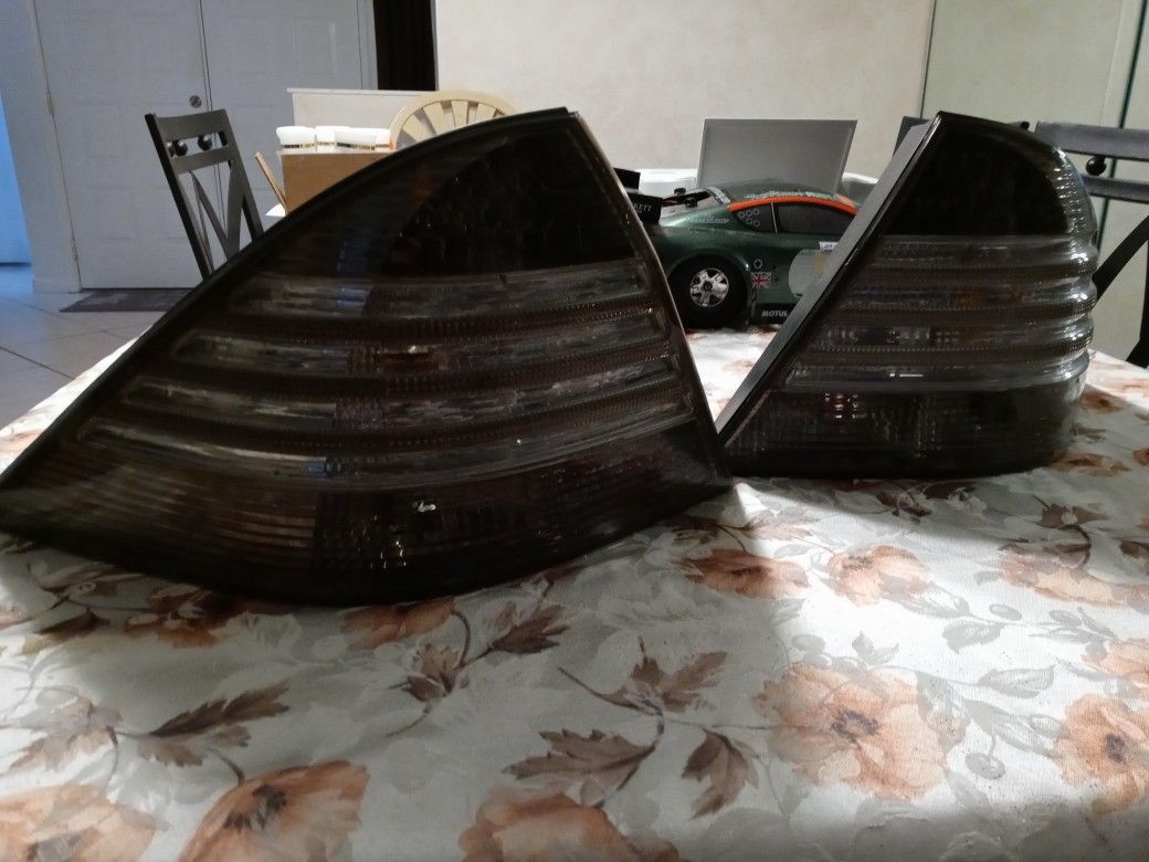 00 To 06 S55 Tail Lights