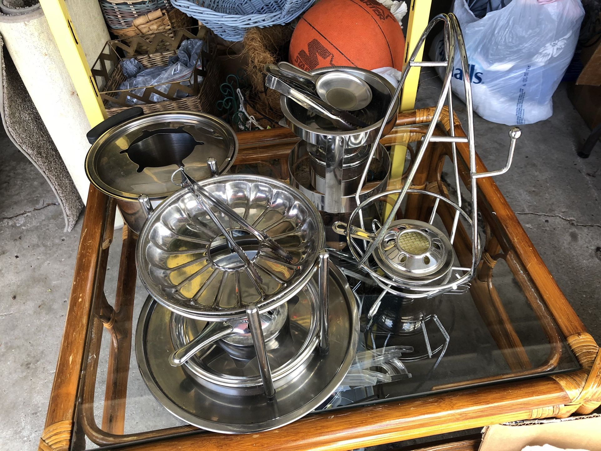 3 Food Warmers Eith Pot .