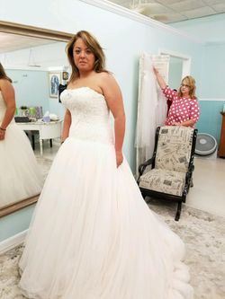 Size 18 corseted wedding dress Thumbnail