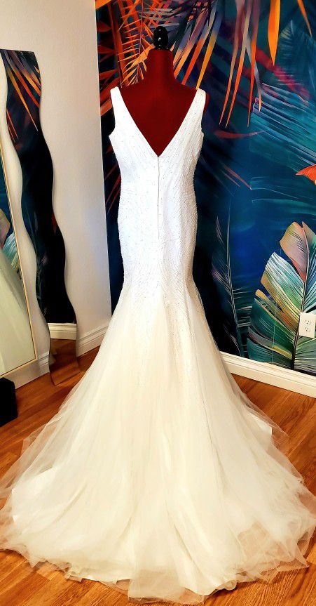 Beautiful Wedding Dress  Size 12  Ivory Color By Galina Signature 