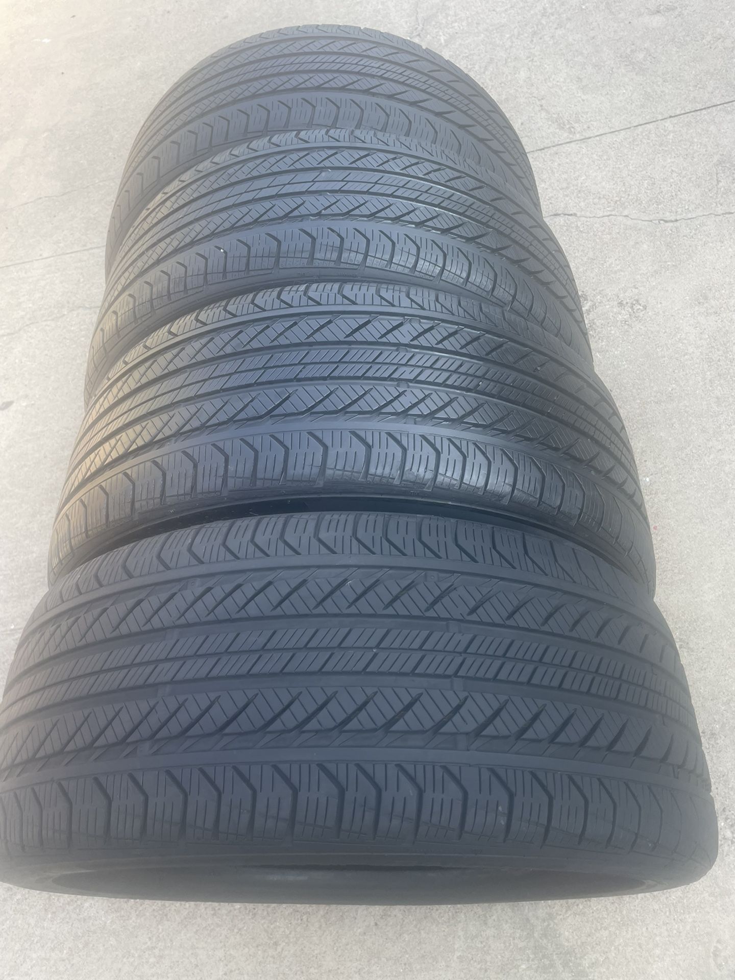 245/40/19 Continental Quiro $290 Por La$ 4