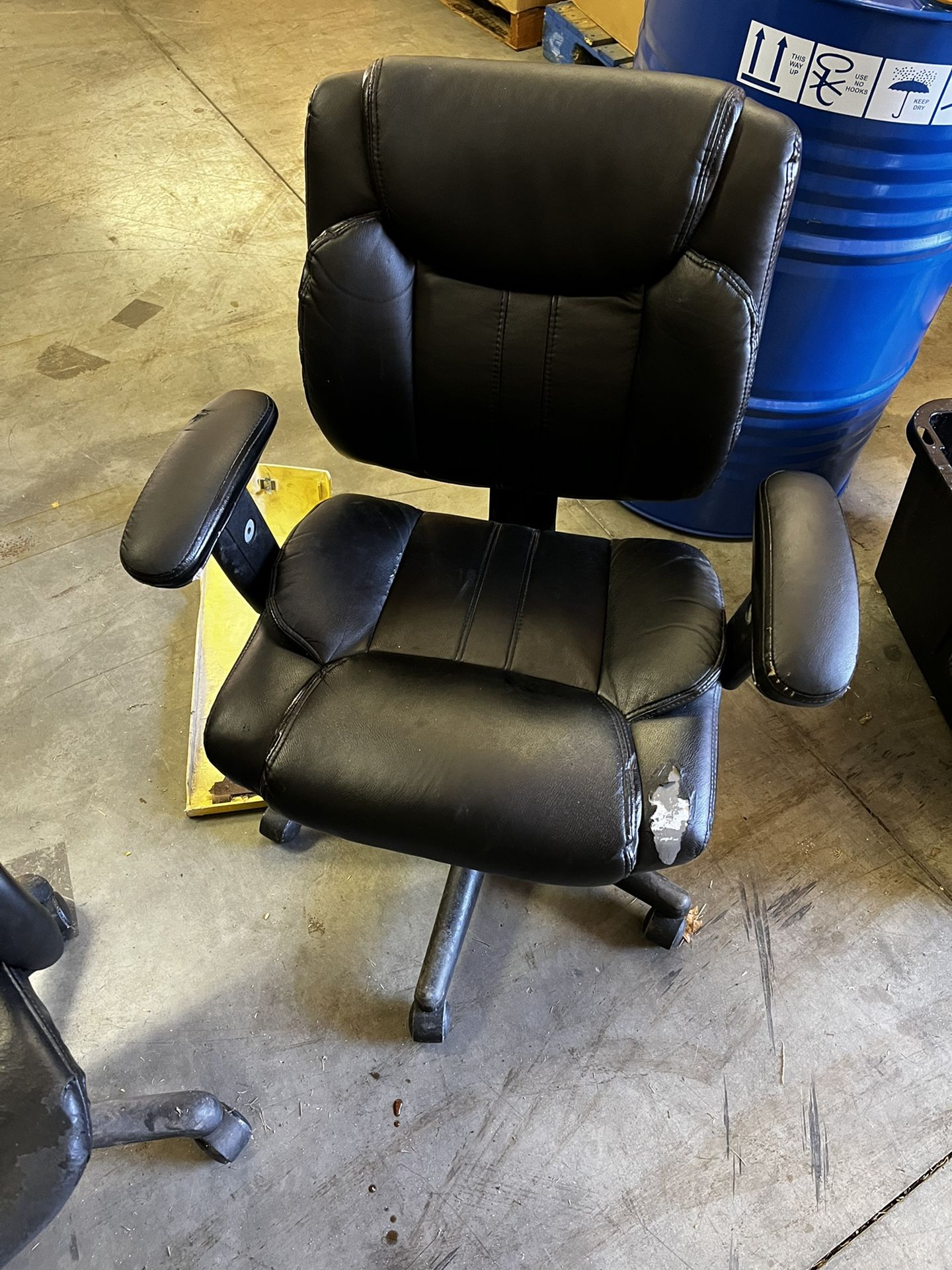 Office Furniture And Chairs, Need to Go ASAP, Lots Of More Chairs In The Warehouse