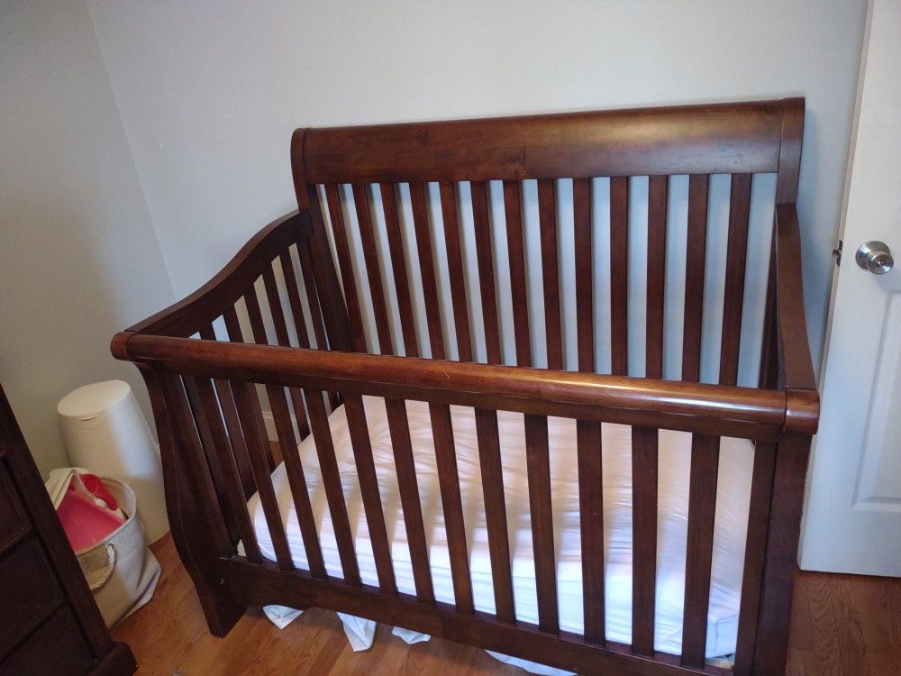 Standard Convertible Crib With Dresser And Full Size Rails