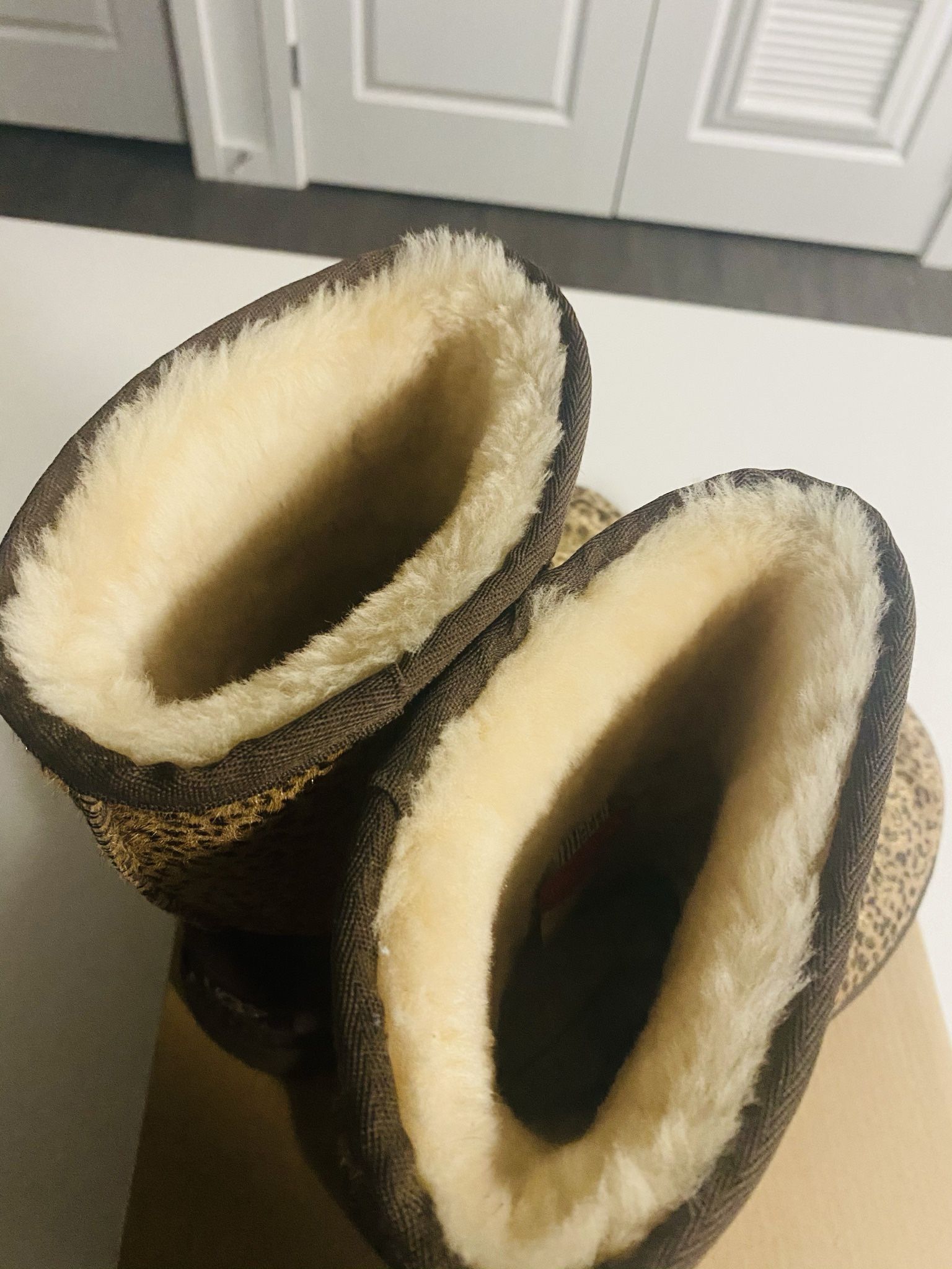 LIMITED EDITION GOLD LEOPARD UGG BOOTS SIZE 8 Women