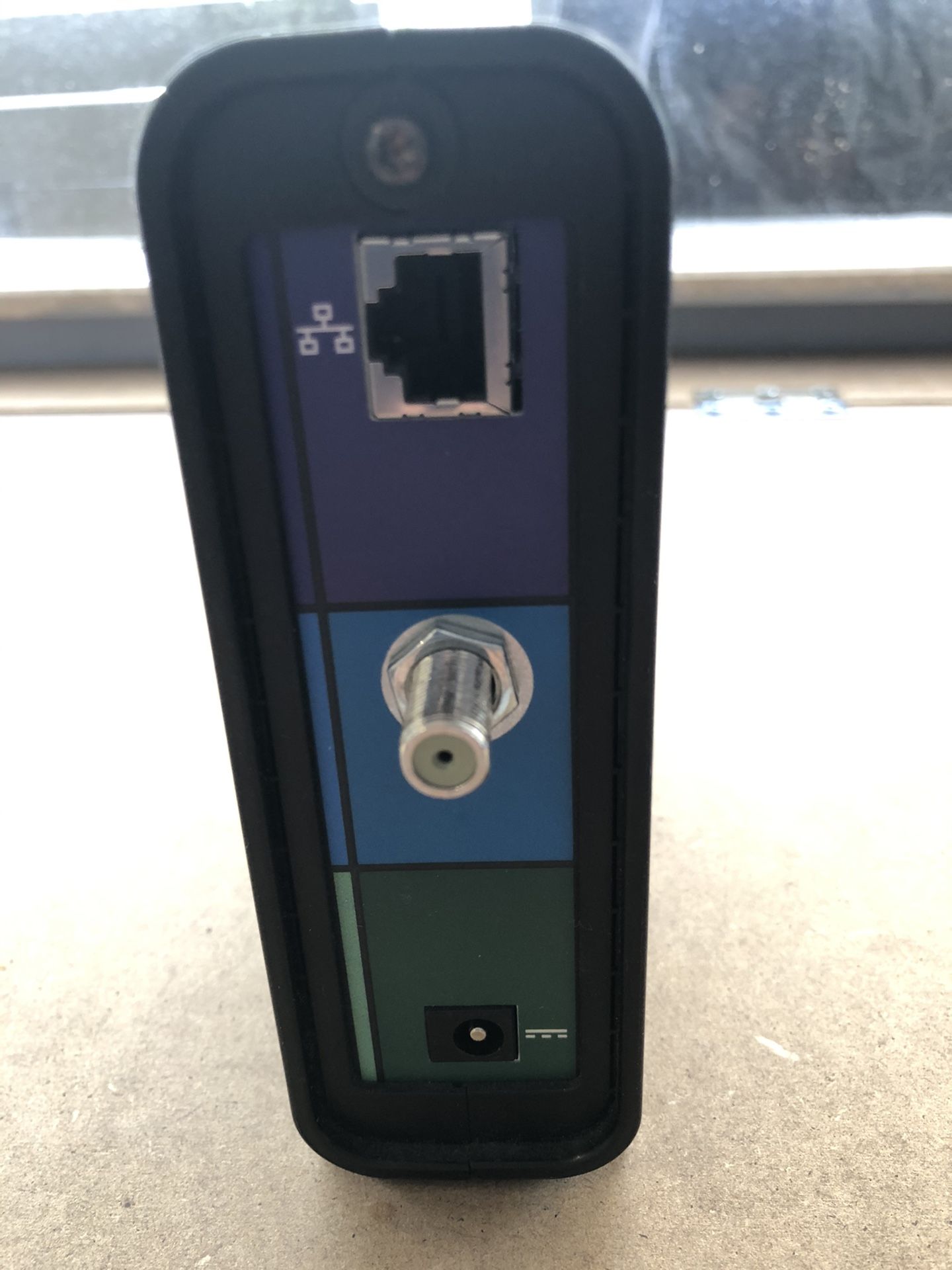 Arris Surfboard Cable Modem model SB6121