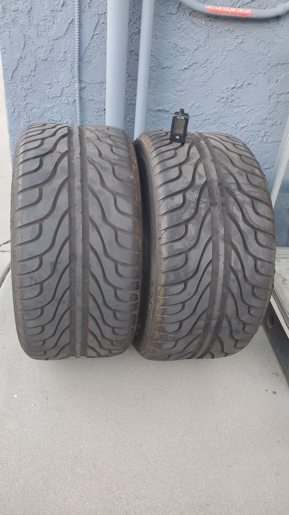 Vredestein 275/35-18 Tires Pair