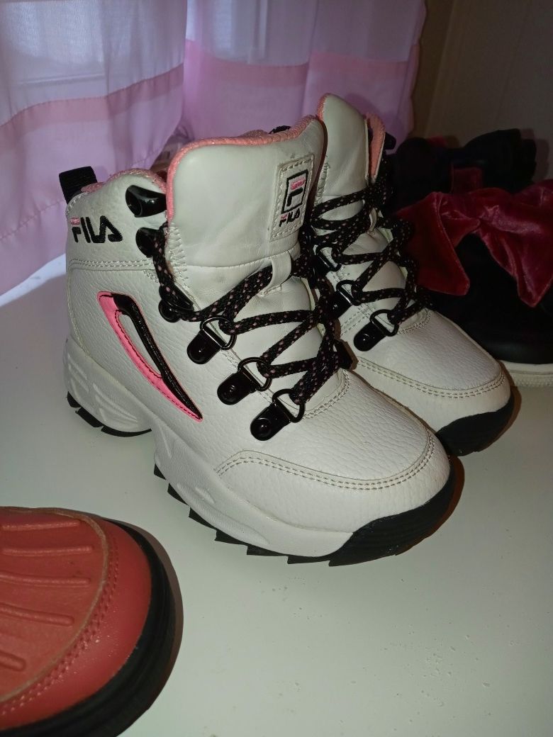 Little girl nike boots jordans size 12 c great condition