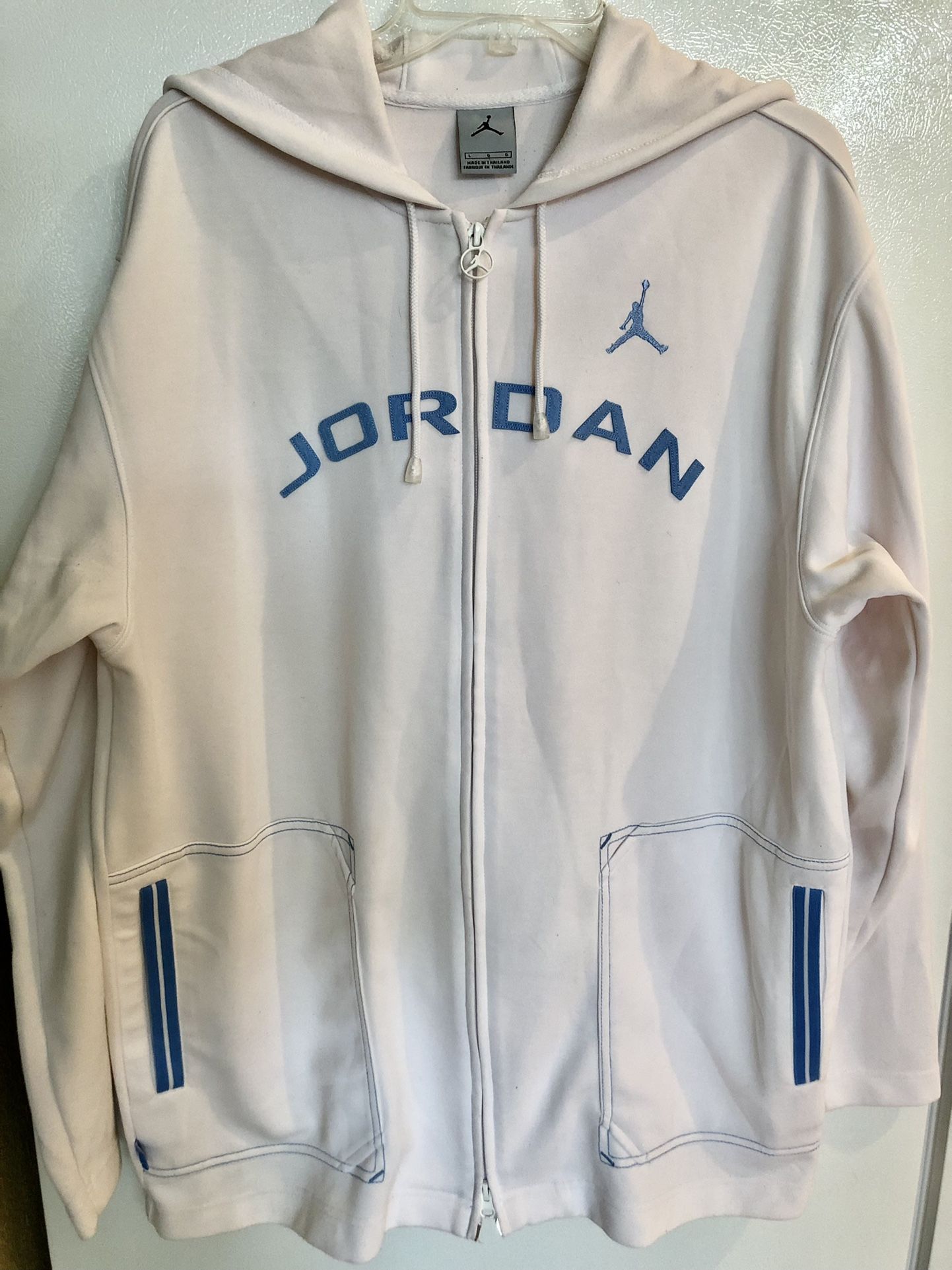 Men's JORDAN Jacket- Full Zip Up- Euc XL- White W Blue The Picture Makes It Look Like Stains On Front But It’s Just Shadows Its In Great Condition