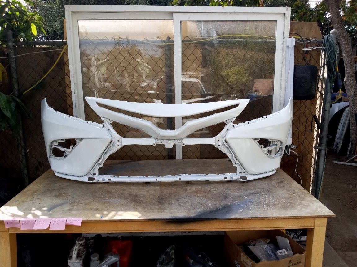 2018-2020 Toyota Camry Front Bumper OEM