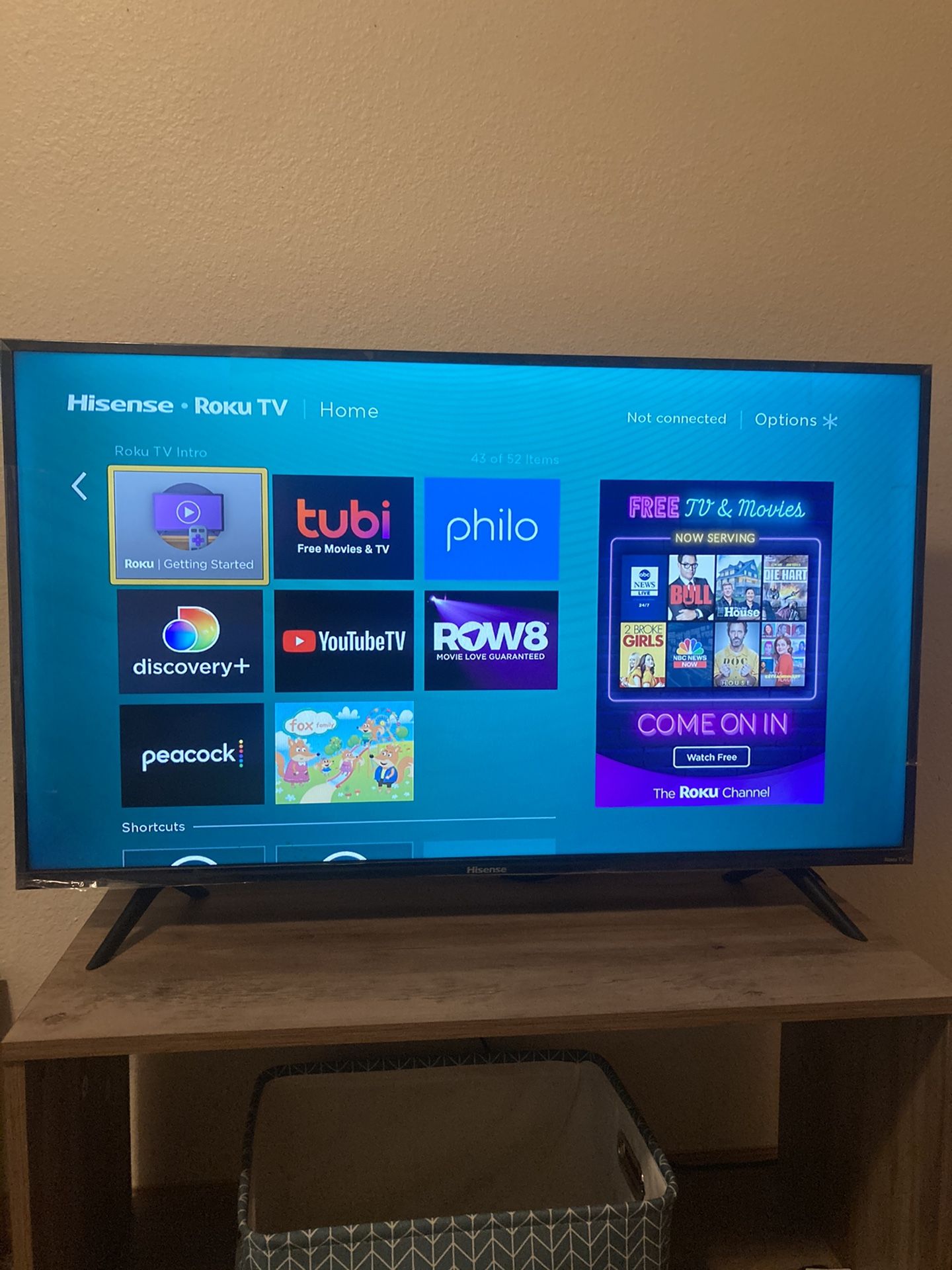 40 Inch ROKU SMART TV WITH REMOTE