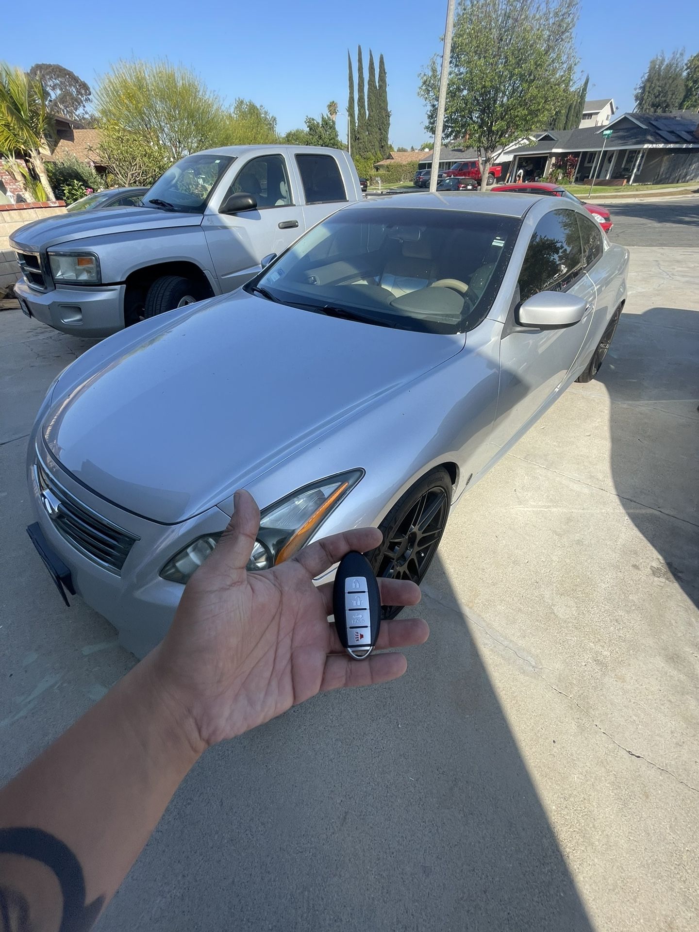 Auto Keys And Remotes / Llaves Con Control