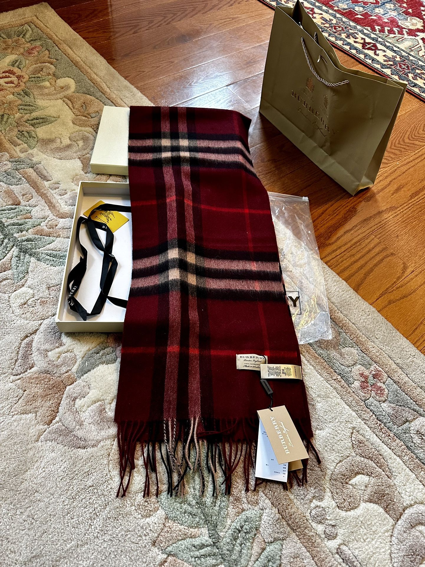 BURBERRY SCARF- 100% CASHMERE
