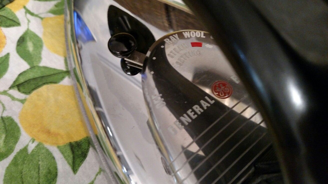 Vintage General Electric Collapsible Travel Steam Iron, Photo Prop or Laundry Decoration, EUC.