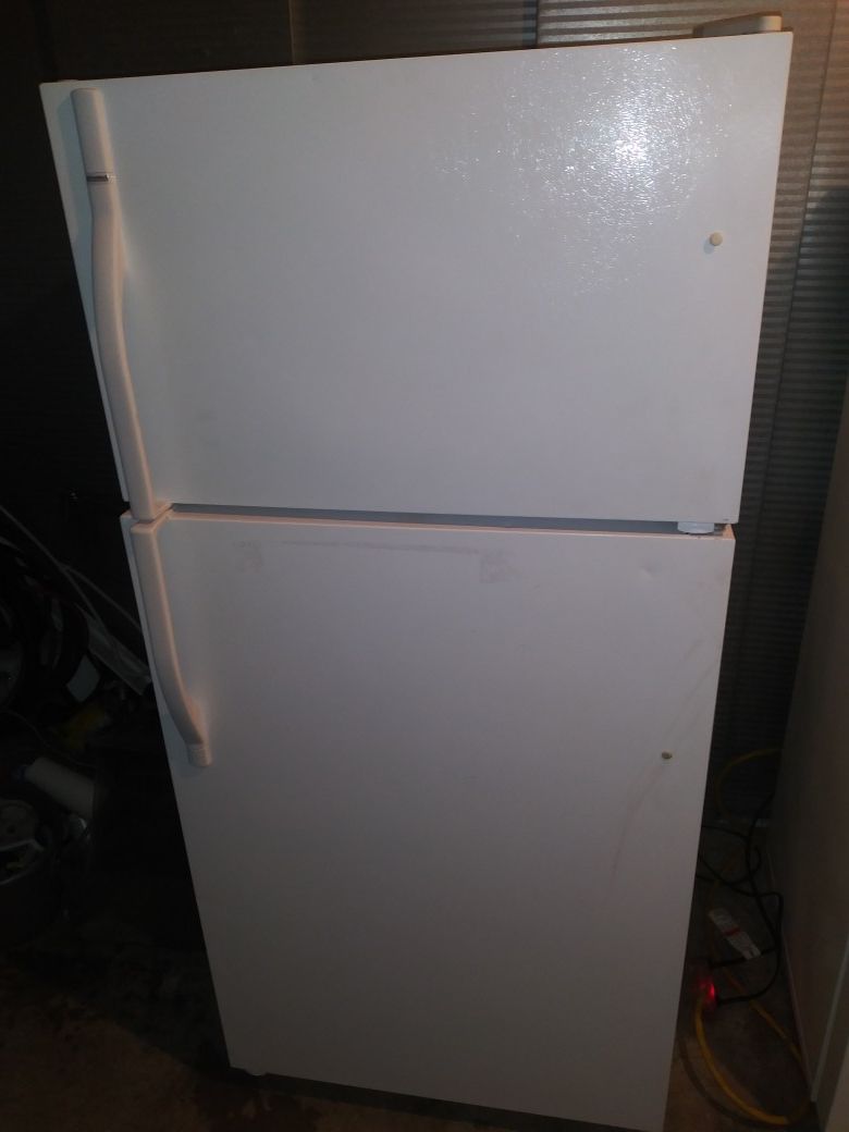 Kenmore Apartment Size refrigerator ( (size 30w by 29d by 65"can