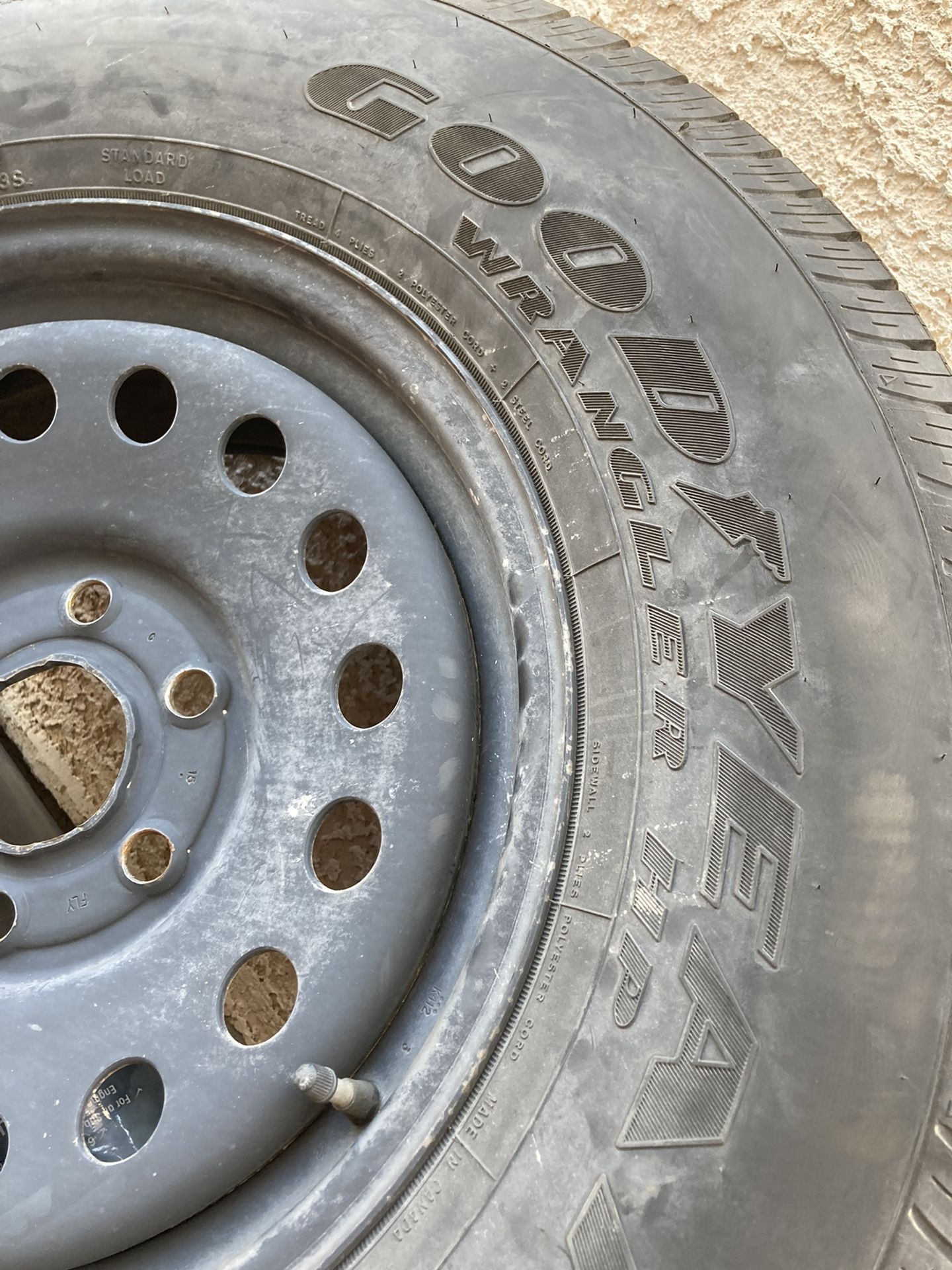 Truck Tire Good Year P265/ 70 R17