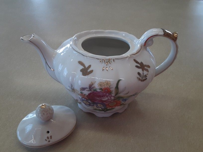 GORGEOUS LOOKING VINTAGE MUSICAL TEA pot