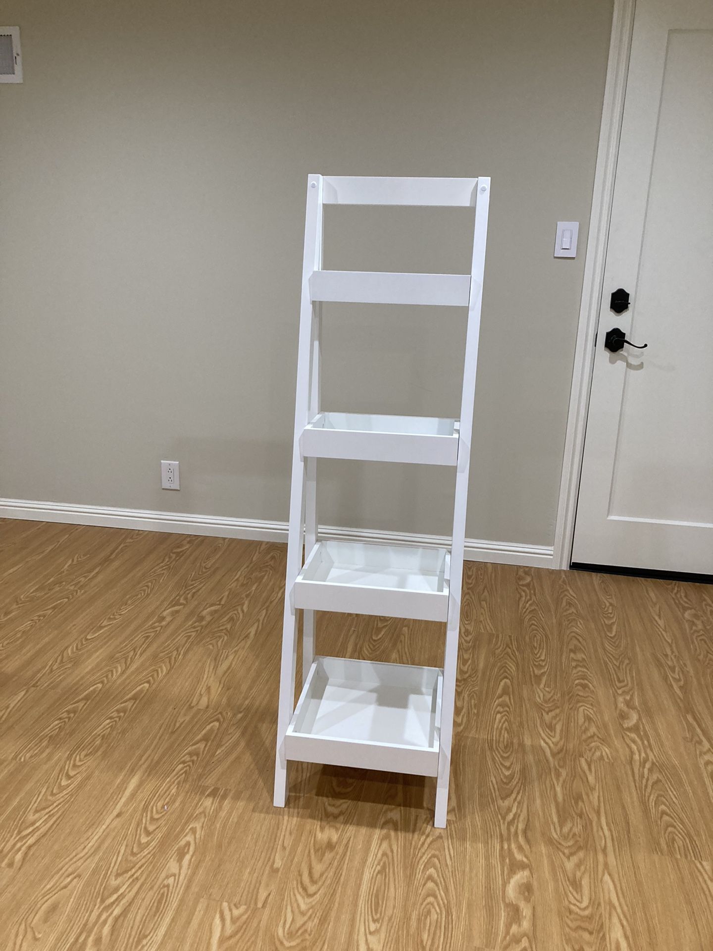 Killebrew 53.5” H x 15” W Ladder Bookcase