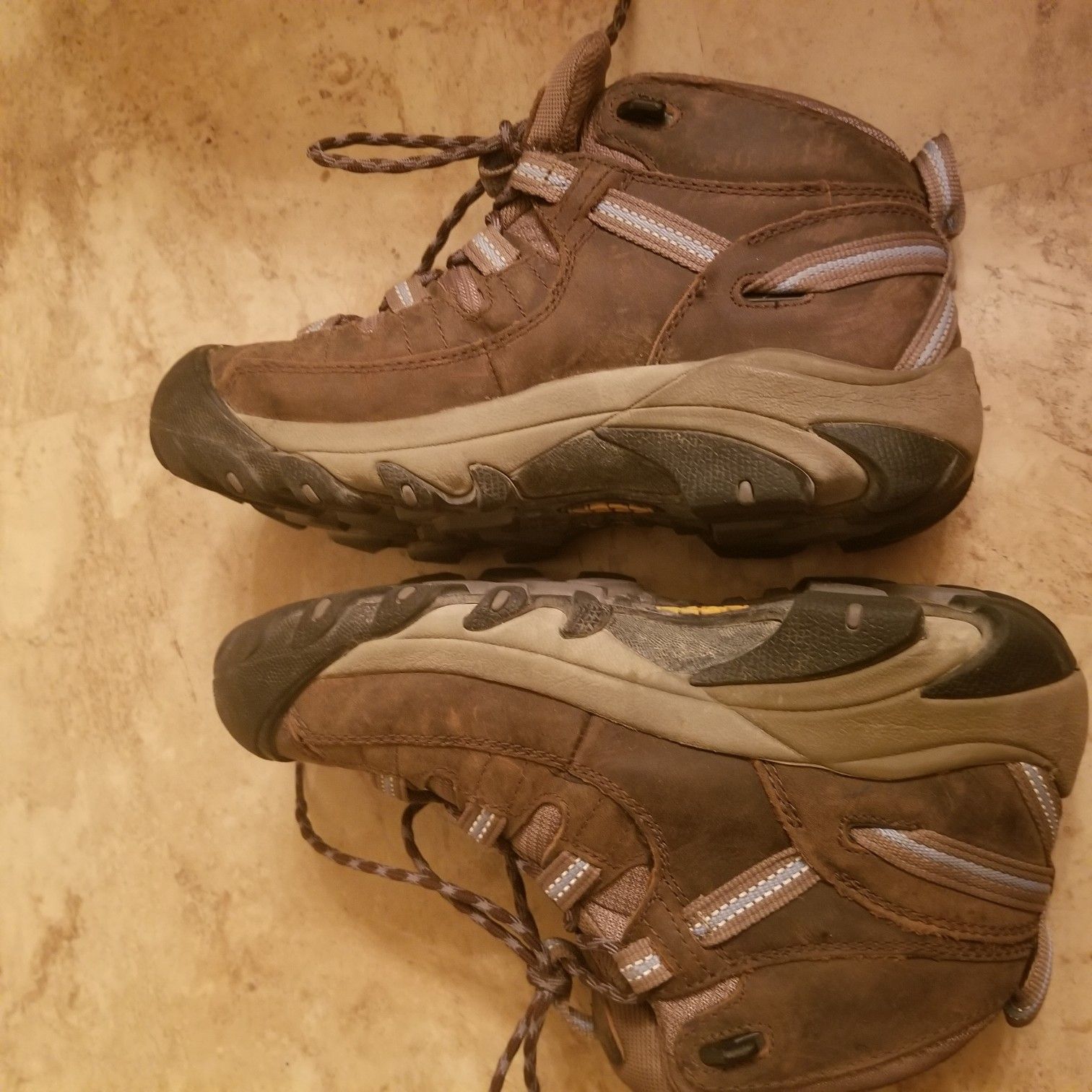 Keen womens hiking boots