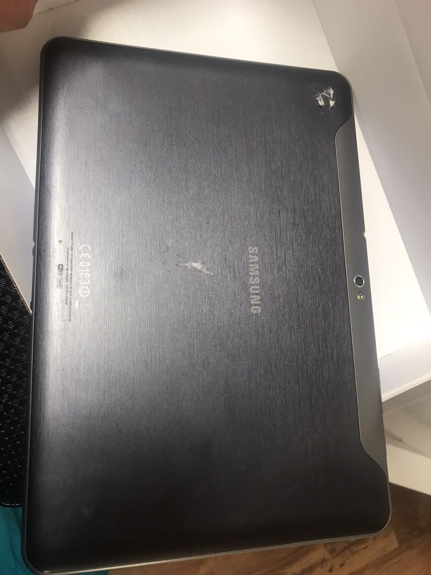 Samsung galaxy tablet 10.1 with charger small red line in screen