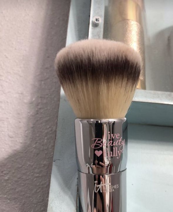 NEW iT Cosmetic Foundation Makeup Brush