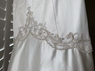 BRAND NEW Wedding Dress*Never Been Worn* PAID $2200 Thumbnail