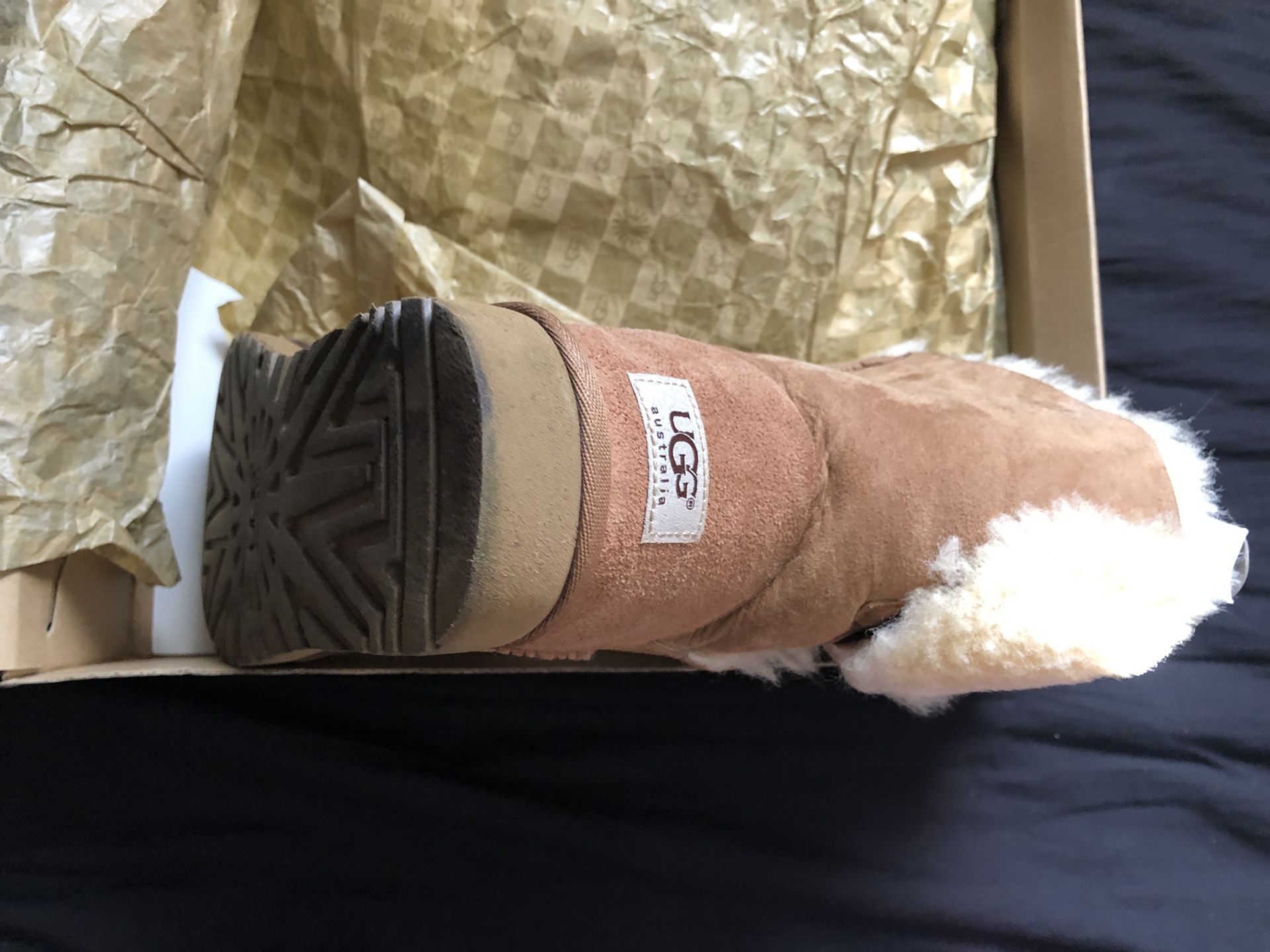 Ugg Boot With Side Button Size 11