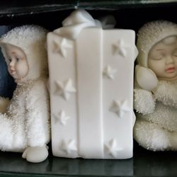 Snowbabies Collectable • "Waiting For Christmas" Thumbnail