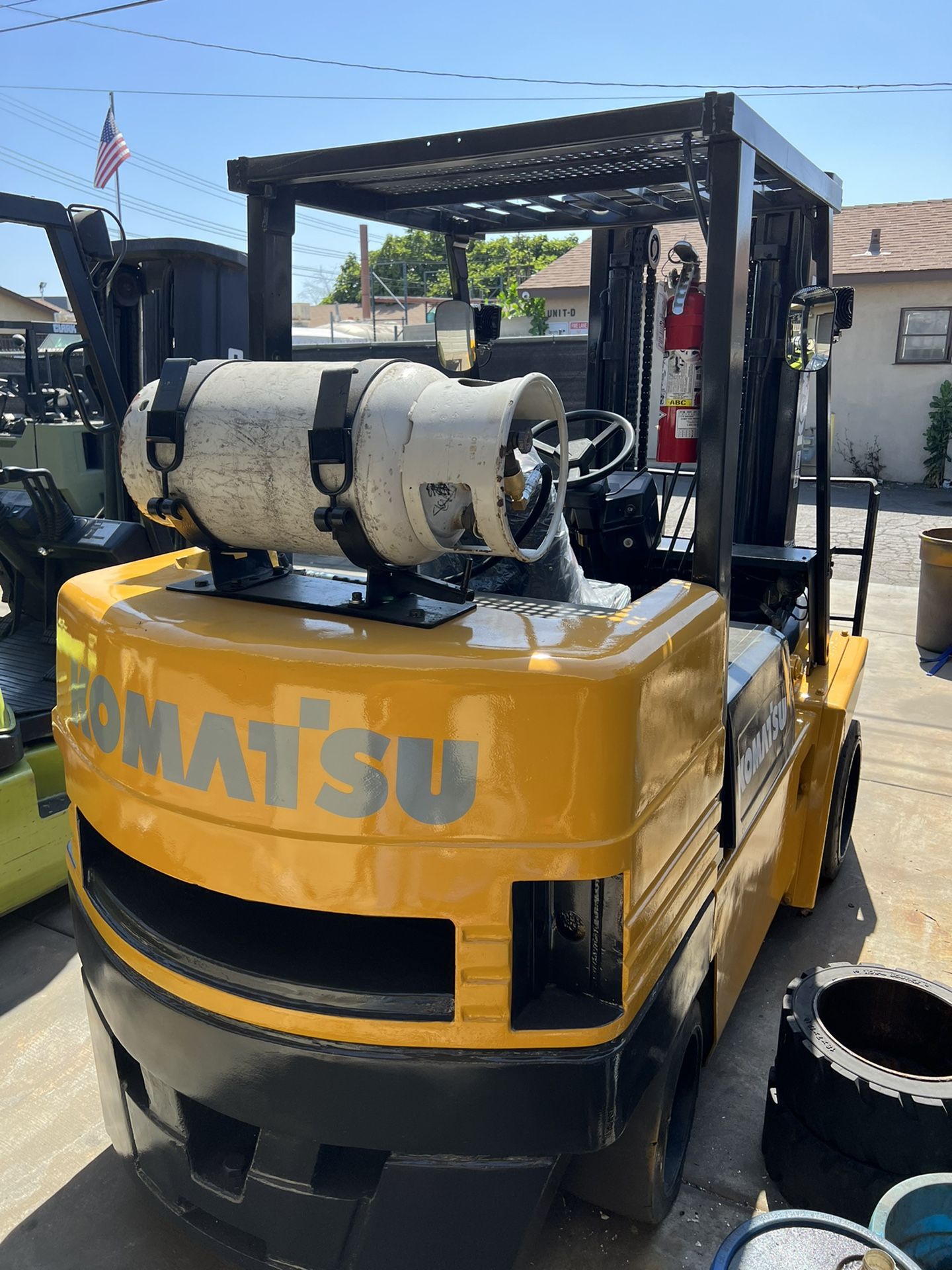Komatsu Forklift 10,000 pound capacity