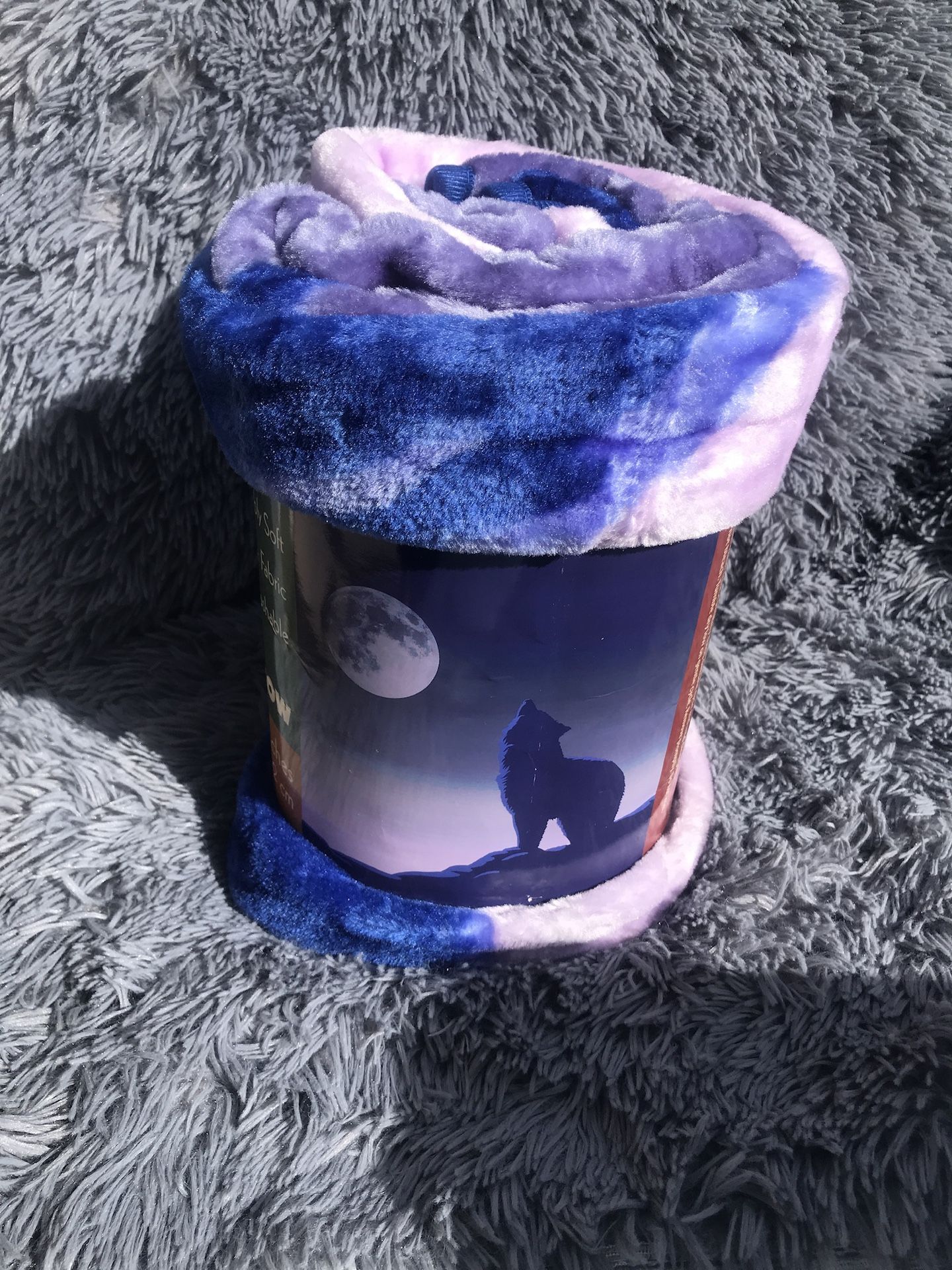 Blanket- Royal Plush Raschel Blanket Soft throw blue/ purple coyote 50" x 60" / 127x152cm -Wolf image New!!