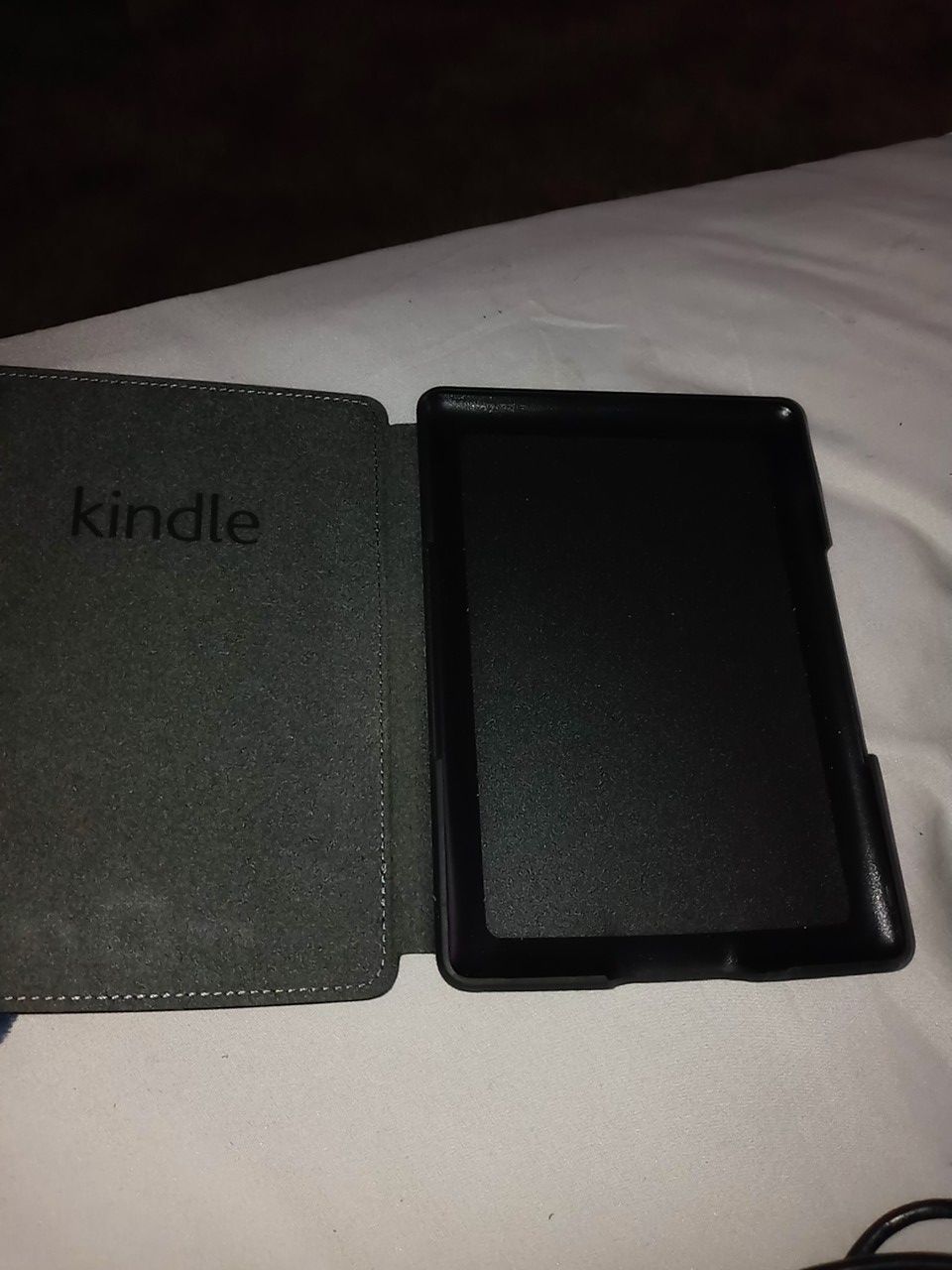Amazon kindle. Model do1100