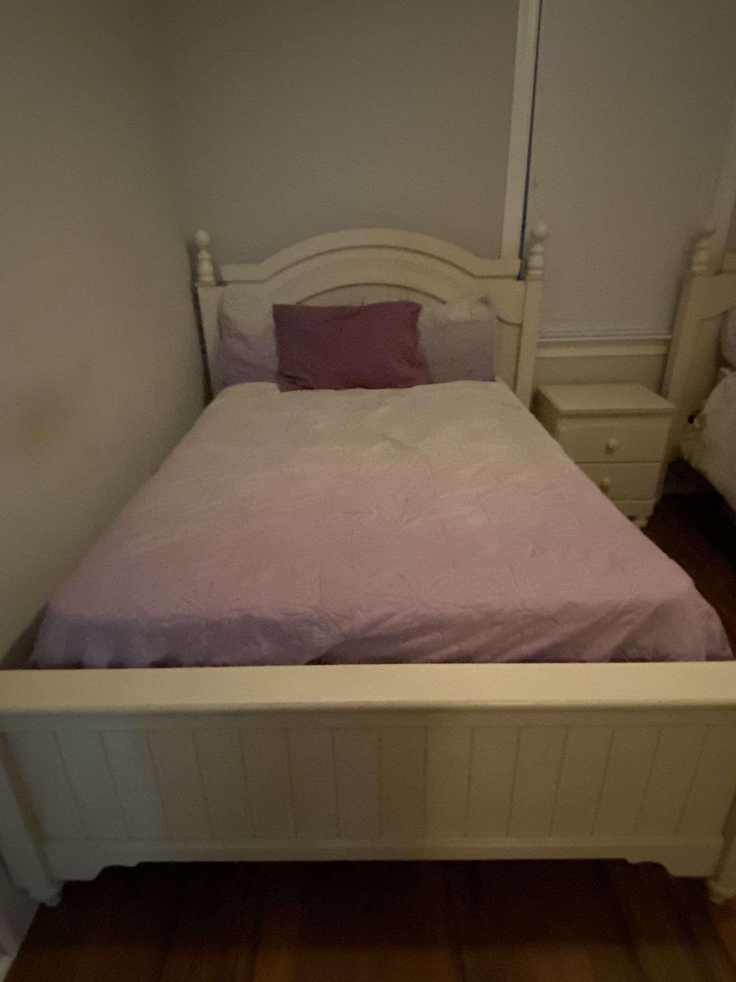 •3 piece Full bed set (Bed/Mattress, Nightstand and dresser)