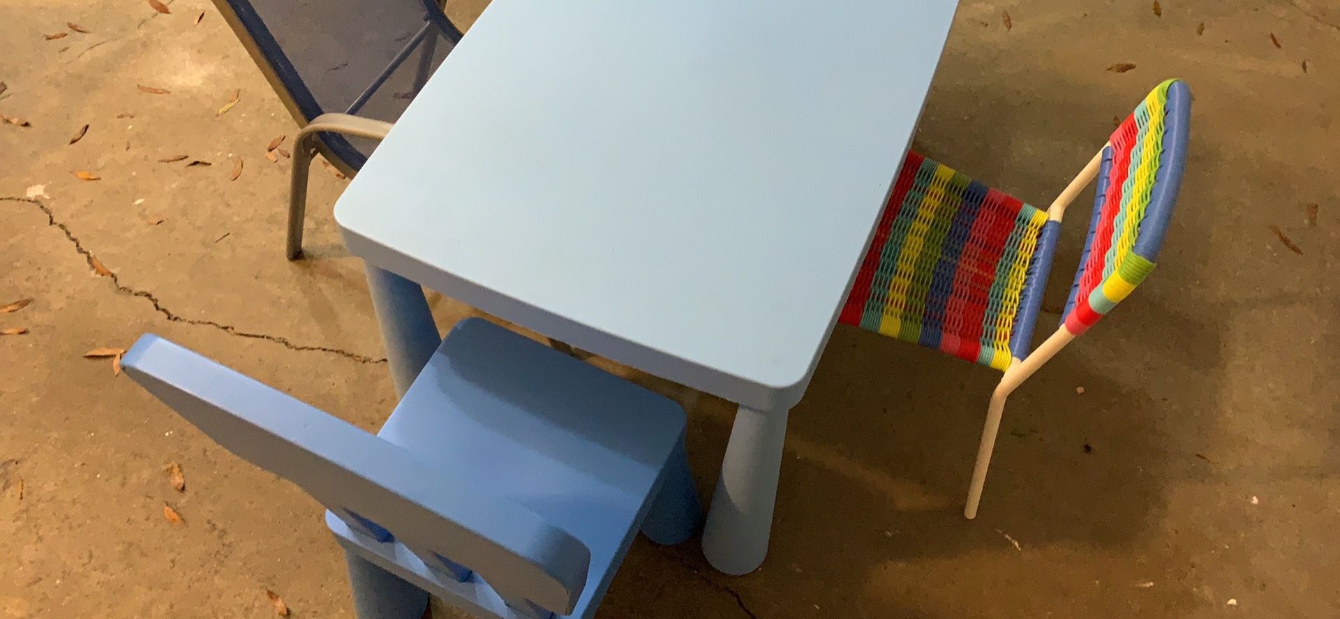 IKEA Mammut table and 2 chairs for kids. Perfect for activity table and parties. 2 additional chairs are for free.